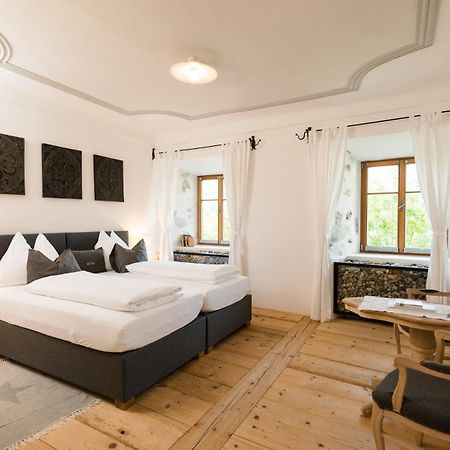 Hotel & Gourmetwirtshaus Kirchenwirt Seit 1326 ลีโอกัง ภายนอก รูปภาพ