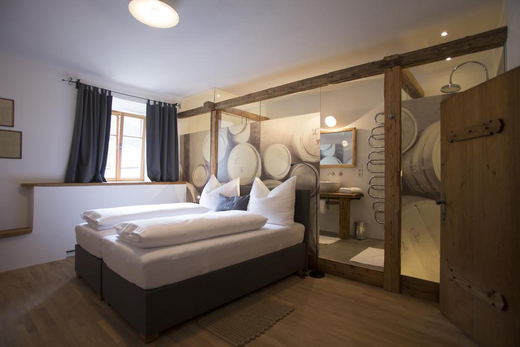 Hotel & Gourmetwirtshaus Kirchenwirt Seit 1326 ลีโอกัง ห้อง รูปภาพ