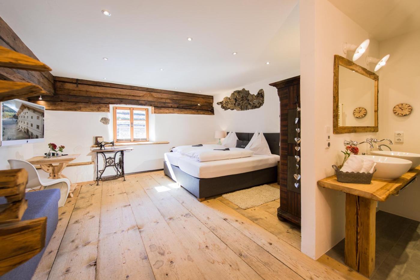 Hotel & Gourmetwirtshaus Kirchenwirt Seit 1326 ลีโอกัง ภายนอก รูปภาพ