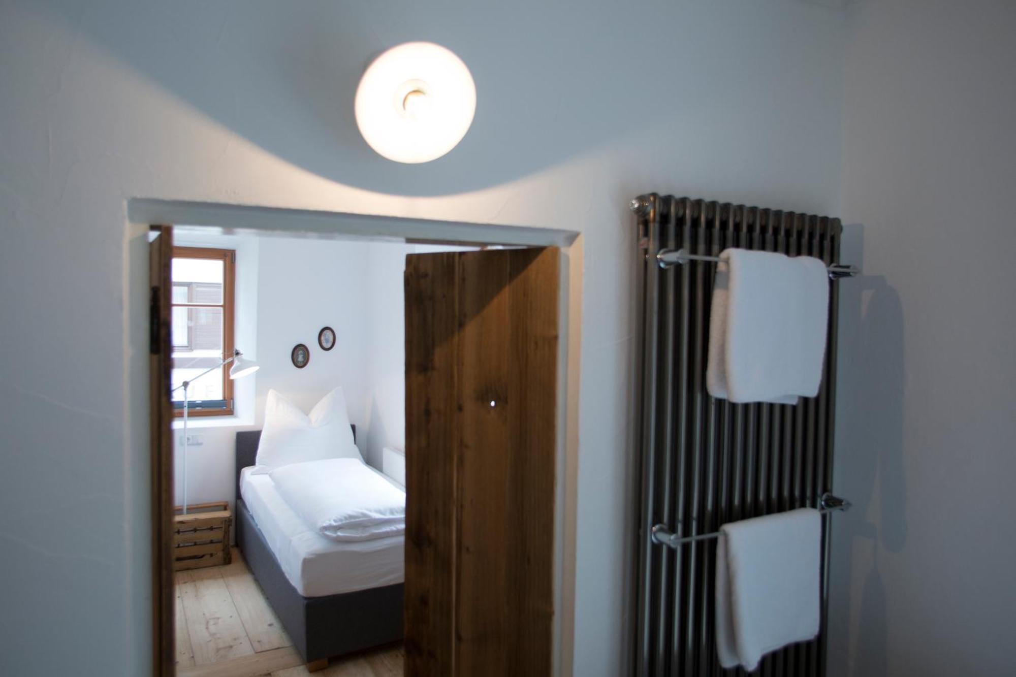 Hotel & Gourmetwirtshaus Kirchenwirt Seit 1326 ลีโอกัง ภายนอก รูปภาพ