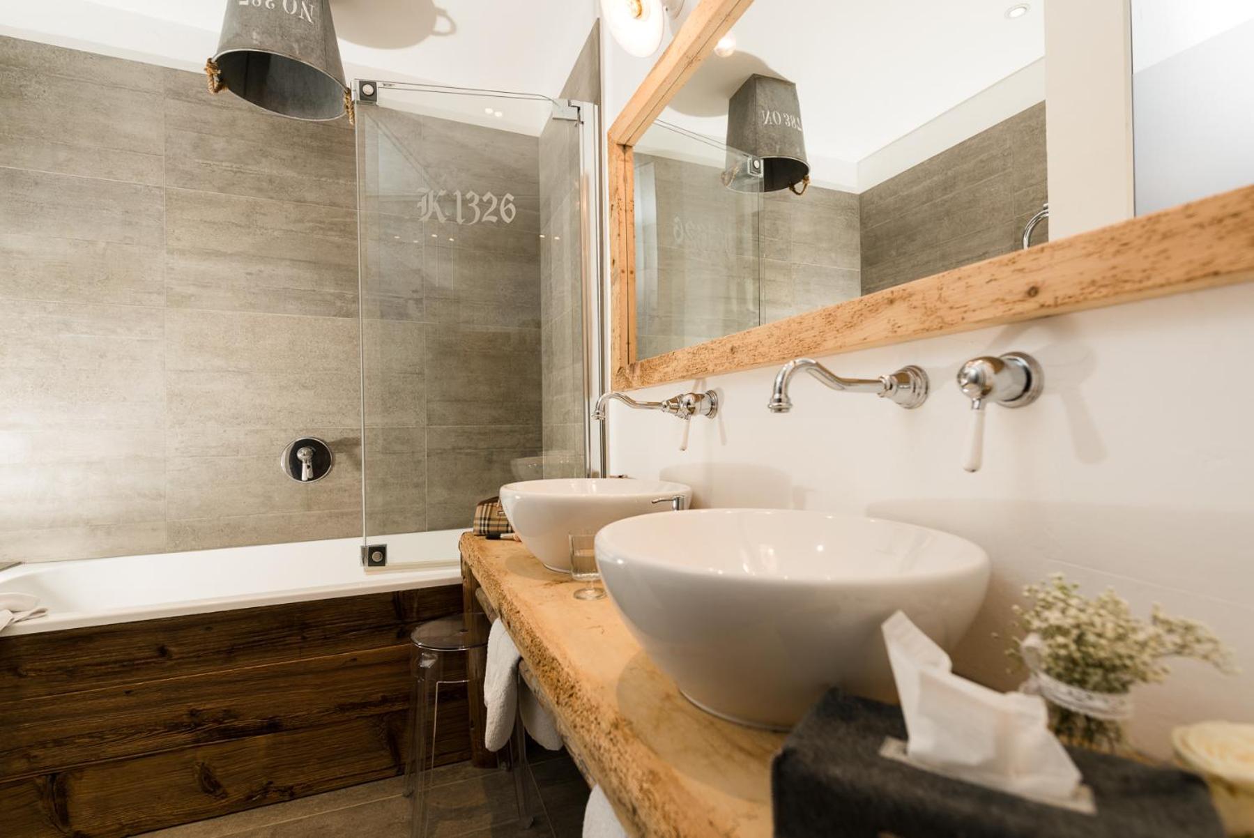 Hotel & Gourmetwirtshaus Kirchenwirt Seit 1326 ลีโอกัง ภายนอก รูปภาพ