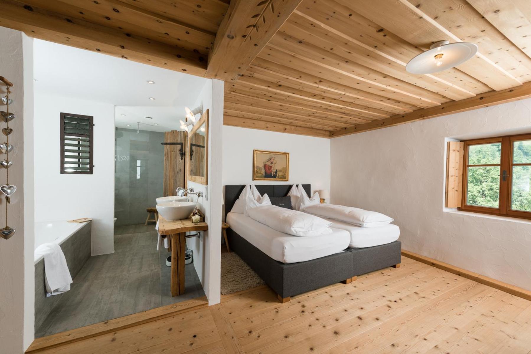 Hotel & Gourmetwirtshaus Kirchenwirt Seit 1326 ลีโอกัง ภายนอก รูปภาพ