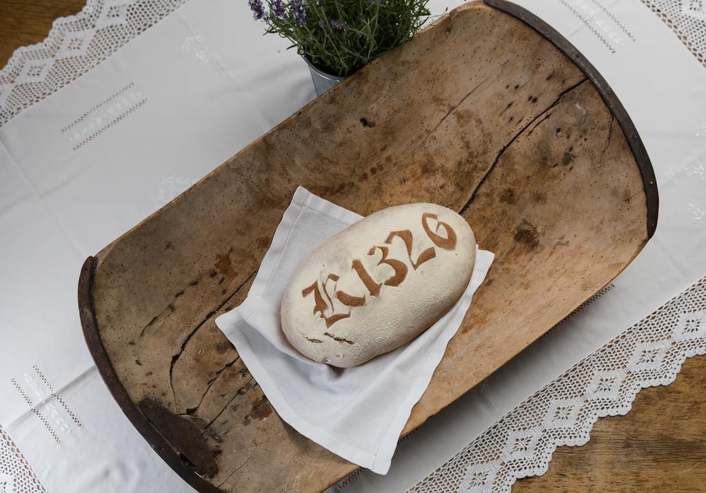 Hotel & Gourmetwirtshaus Kirchenwirt Seit 1326 ลีโอกัง ภายนอก รูปภาพ