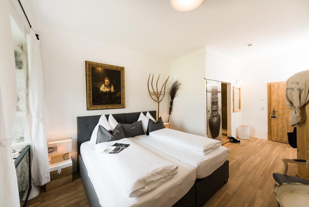 Hotel & Gourmetwirtshaus Kirchenwirt Seit 1326 ลีโอกัง ภายนอก รูปภาพ