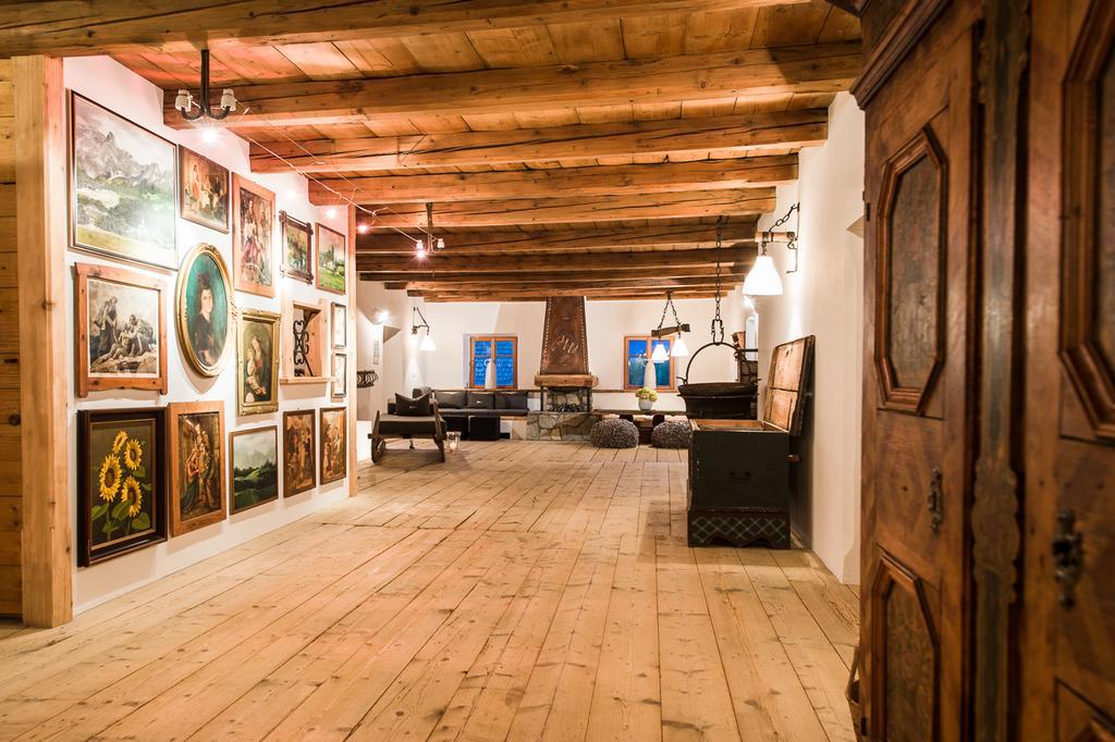Hotel & Gourmetwirtshaus Kirchenwirt Seit 1326 ลีโอกัง ภายนอก รูปภาพ