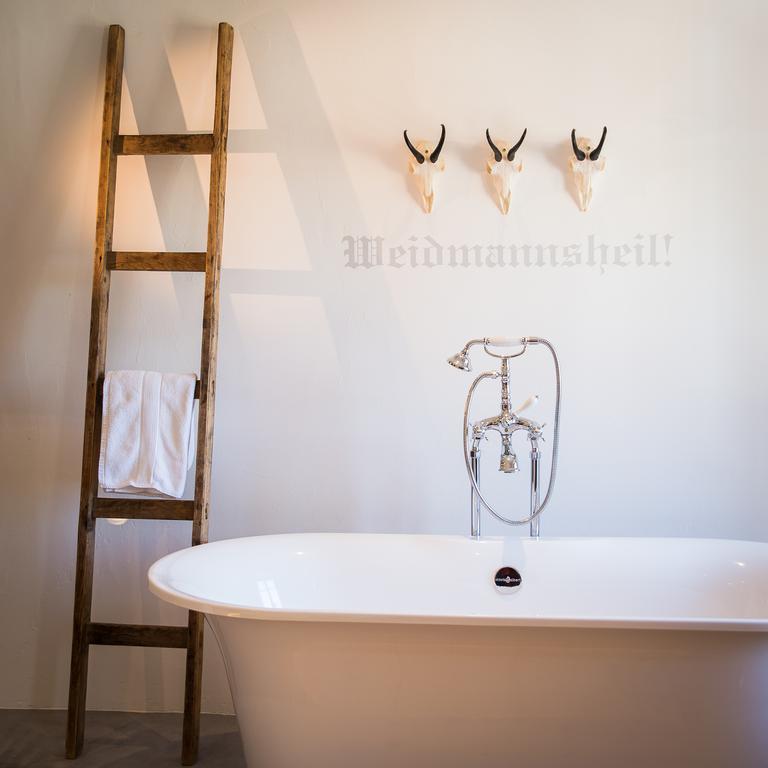 Hotel & Gourmetwirtshaus Kirchenwirt Seit 1326 ลีโอกัง ภายนอก รูปภาพ
