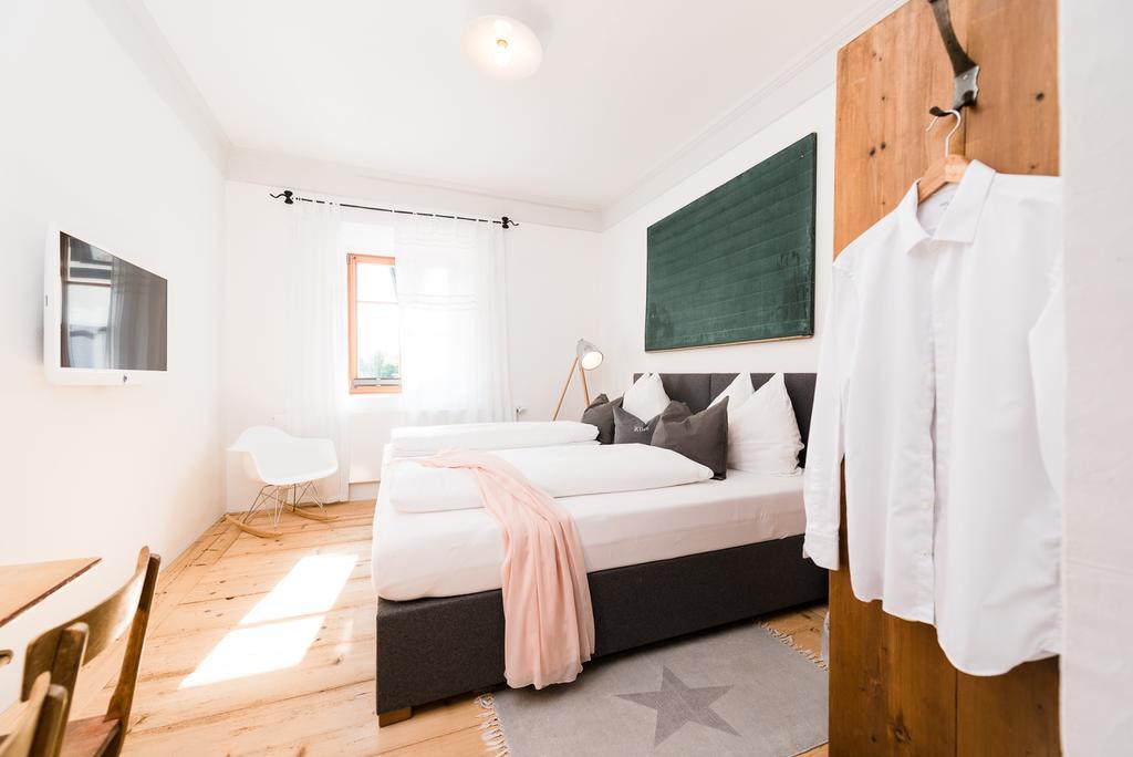 Hotel & Gourmetwirtshaus Kirchenwirt Seit 1326 ลีโอกัง ภายนอก รูปภาพ